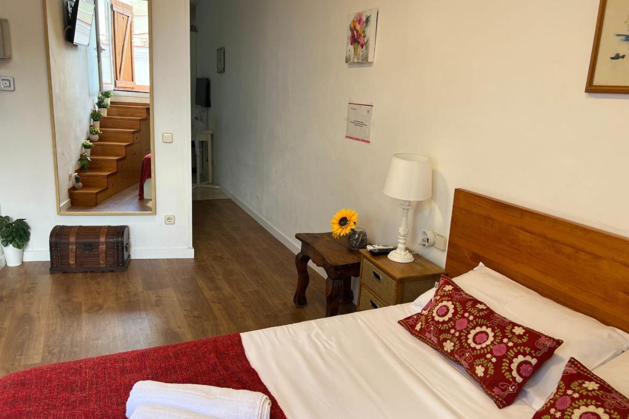 Cozy Studio with Amazing Terrace near Plaza España Barcellona Esterno foto